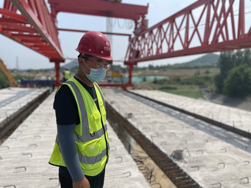 尋找最美公路人：愛崗敬業(yè)、勤奮工作的杜慶祝