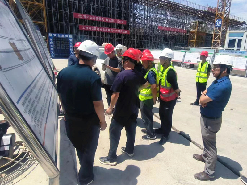 公司總部領導調(diào)研臨臨高速施工一線并召開工作座談會