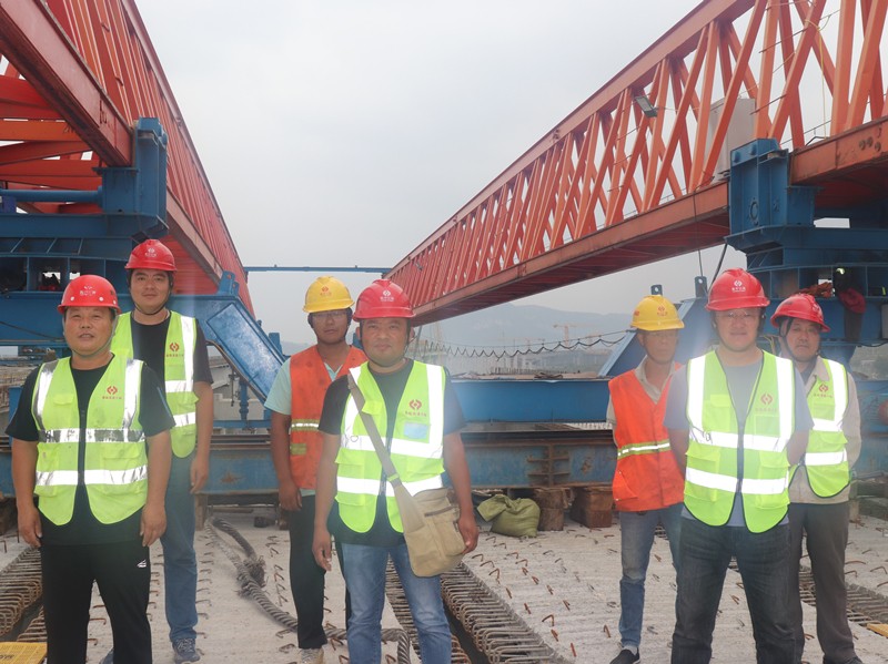 1、晉學(xué)強(qiáng)瓦日鐵路公鐵立交梁板運(yùn)輸、架設(shè)團(tuán)隊(duì)_副本