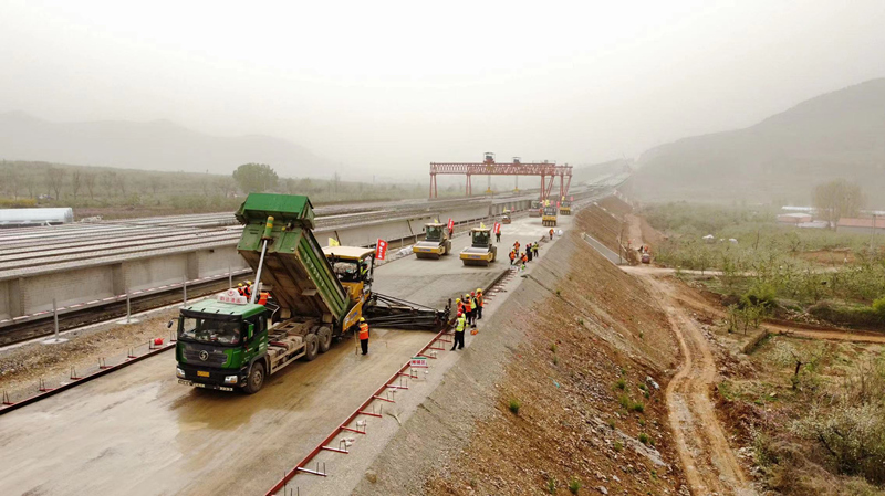 4-2、4月11日2023年水穩(wěn)底基層復工試驗路施工