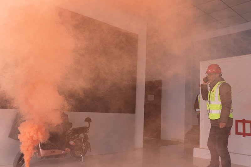 發(fā)生火災(zāi)后，宿寶明第一時間報警、并及時通知相關(guān)領(lǐng)導(dǎo)_副本