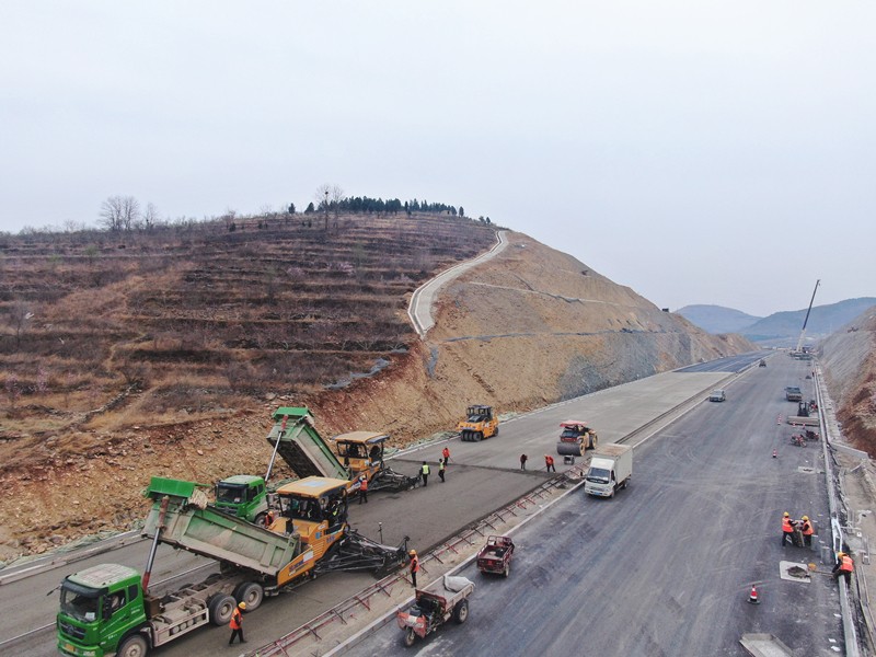 臨臨：“清明”假期搶抓施工黃金期，自動(dòng)工作彰顯使命擔(dān)當(dāng)