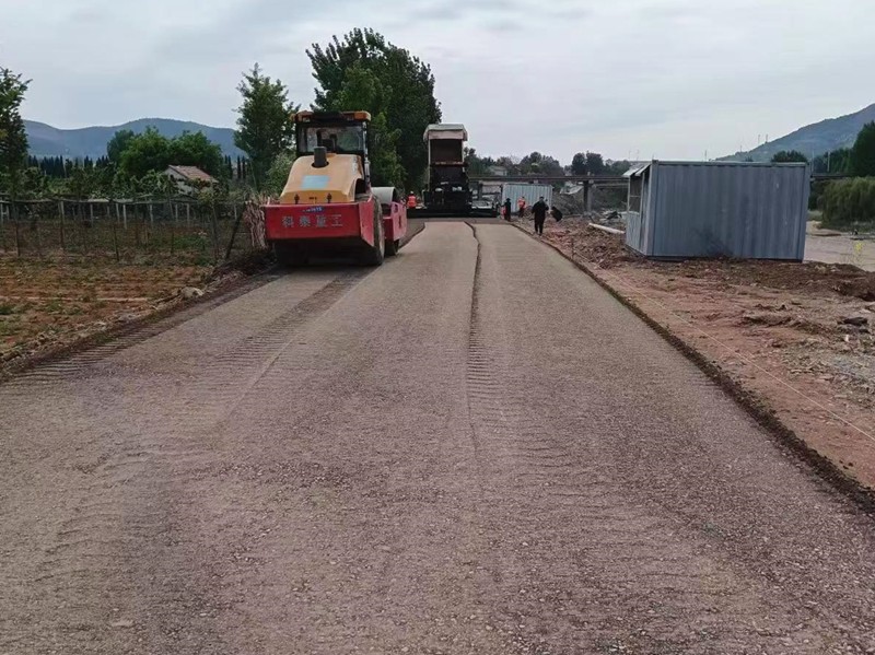 田莊水庫防汛路水穩(wěn)及瀝青路面施工1 田莊水庫防汛路水穩(wěn)及瀝青路面施工1