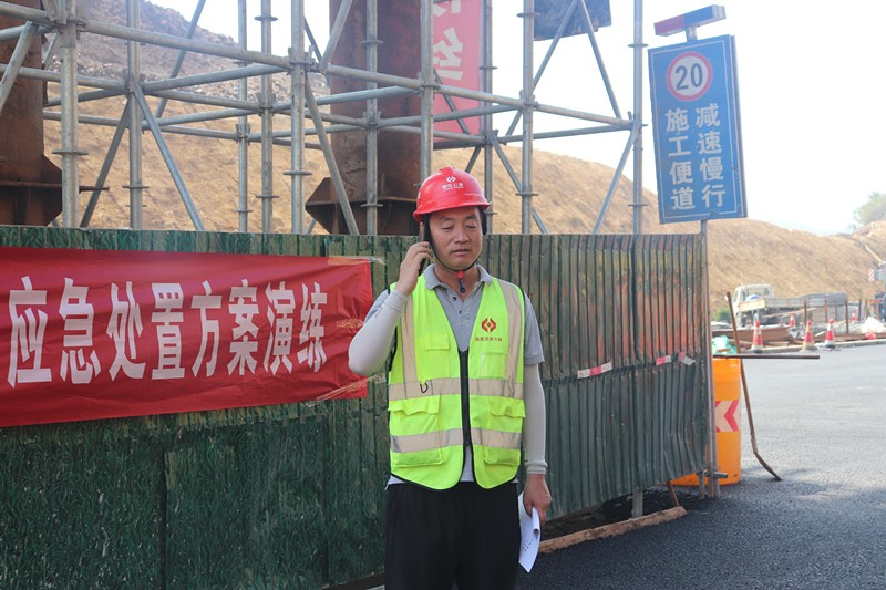 領(lǐng)導(dǎo)接到電話后啟動應(yīng)急預(yù)案_副本