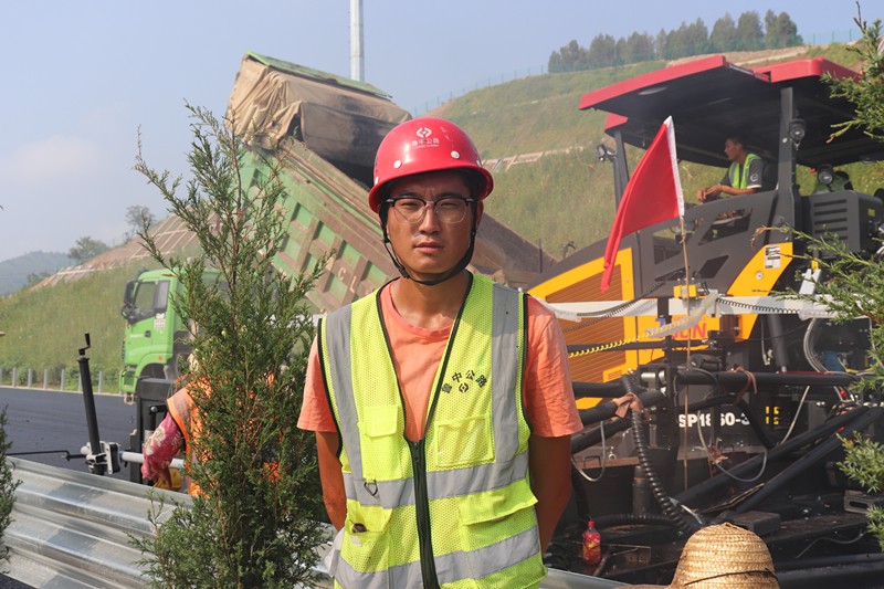 施工員任慶波_副本