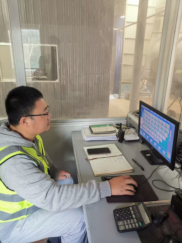 堅(jiān)守，中秋節(jié)我在崗 