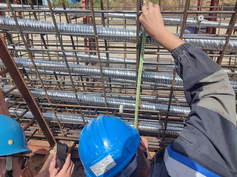 現(xiàn)場技術(shù)人員驗收鋼筋籠546w5Z_副本 現(xiàn)場技術(shù)人員驗收鋼筋籠546w5Z_副本