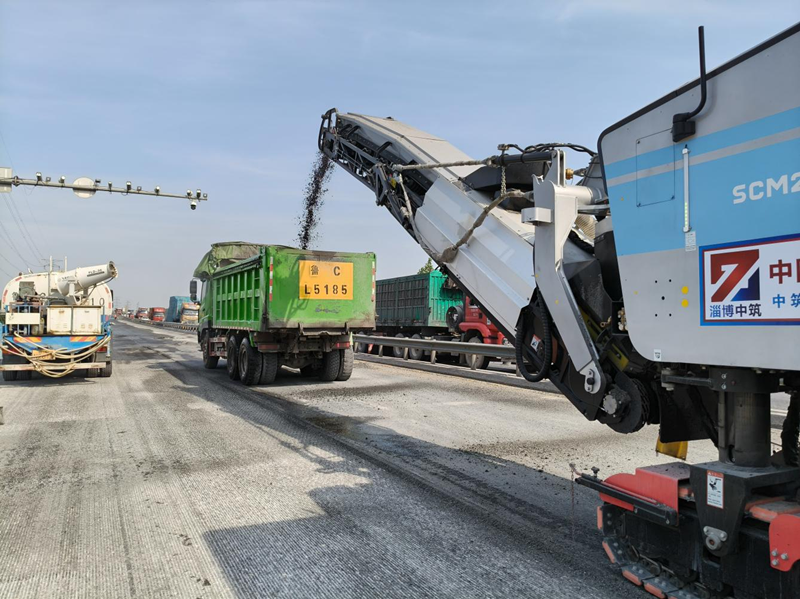 戰(zhàn)高溫保進(jìn)度，S102 項(xiàng)目建設(shè)者用汗水跑出加速度