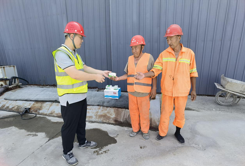 【一提三?！?高溫、斗酷暑——高青拌合站為一線員工送清涼保安全