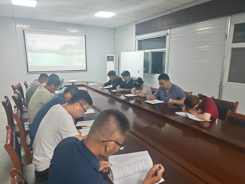 高青拌合站和二區(qū)域項目部聯(lián)合開展事故隱患排查治理專項培訓