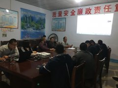 嚴格管理，備戰(zhàn)2018，養(yǎng)護分公司夜晚加班學習標準化表格