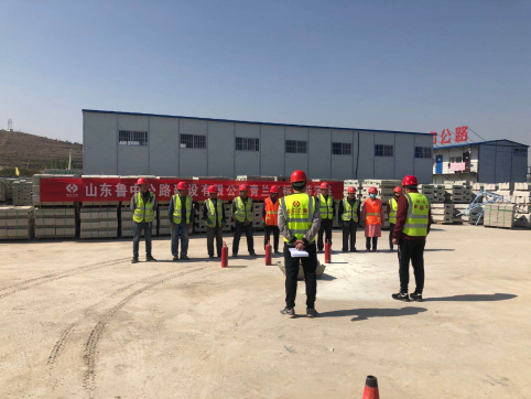 青蘭高速路面分部進(jìn)行消防應(yīng)急演練