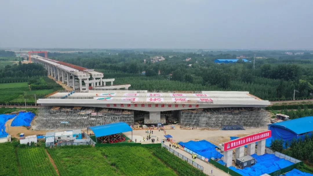 帥！萬(wàn)噸大橋?yàn)t灑轉(zhuǎn)身