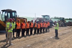 淄河大道西延工程一標(biāo)段召開(kāi)灰土施工現(xiàn)場(chǎng)安全交底會(huì)