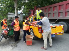 國慶、中秋雙節(jié)博山小修開展“為養(yǎng)護工送溫暖”活動