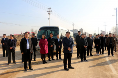 郯城縣委書記劉連棟帶隊觀摩郯城沭河大橋項目