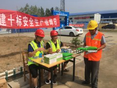 嚴抓安全促生產 情系職工送清涼