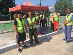 市政分公司七月份酷暑高溫送清涼確保安全生產