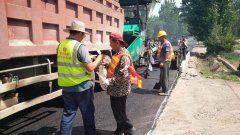 養(yǎng)護分公司積極開展夏日“送清涼、促安全、保健康”活動