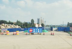 在風(fēng)雨中拼搏