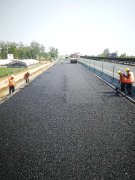 響鞭催快馬，能者挑重?fù)?dān) ——京滬高速公路改擴(kuò)建工程十標(biāo)柔性基層試驗(yàn)路攤鋪