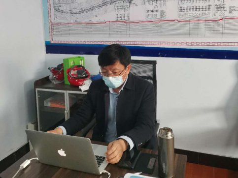 青蘭項(xiàng)目部參加萊蘭萊泰項(xiàng)目辦建設(shè)動(dòng)員視頻會(huì)并表態(tài)發(fā)言