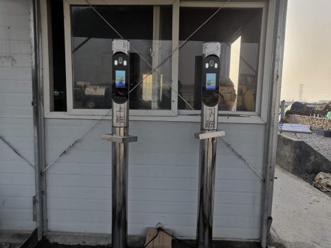 第一工程公司農(nóng)民工打卡機(jī)投入使用