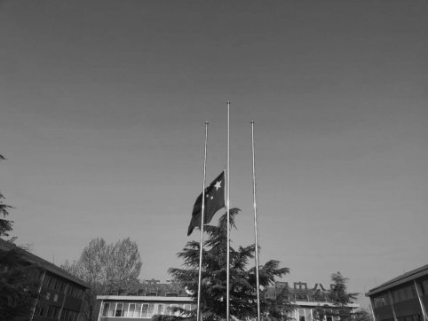 清明節(jié)青蘭項(xiàng)目部舉行哀悼活動(dòng)