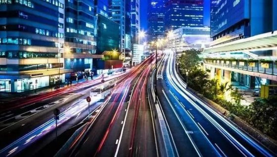 長路如星河，墜滿了青春的余燼