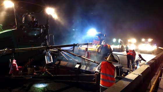 江西項(xiàng)目爭(zhēng)分奪秒搶進(jìn)度，夜晚工地“不打烊”