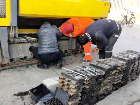 第三工程公司開(kāi)展筑路施工機(jī)具冬修工作