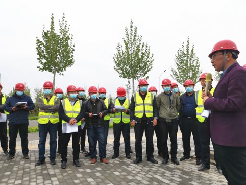 【抓作風(fēng) 創(chuàng)效益】公司召開中水管道安裝項(xiàng)目施工現(xiàn)場會(huì)議