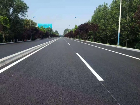 【抓作風 創(chuàng)效益】G341膠海線項目全線率先完成路面施工任務