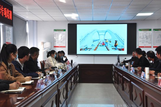 公司組織新聞、寫作、攝影專項培訓